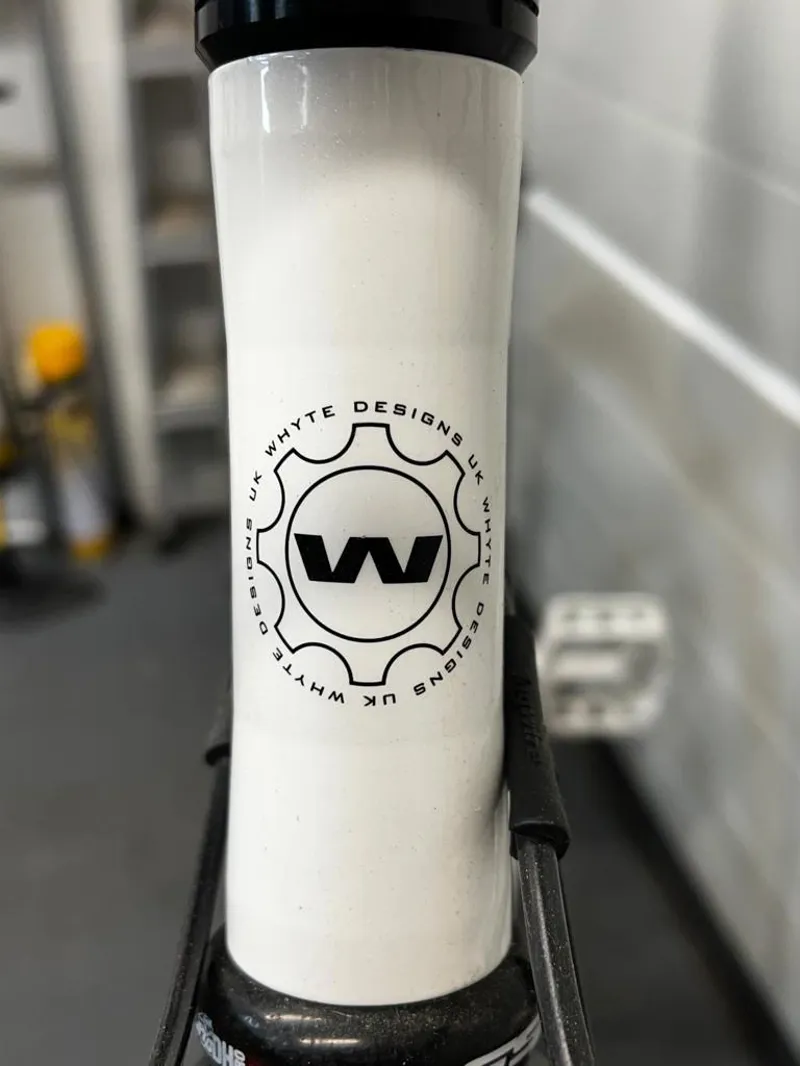 Whyte 19 XC Race Hardtail MTB in Black and White-9