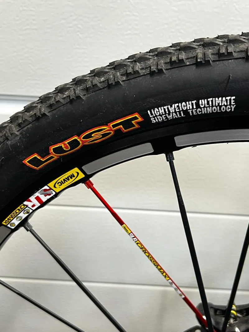Whyte 19 XC Race Hardtail MTB in Black and White-13