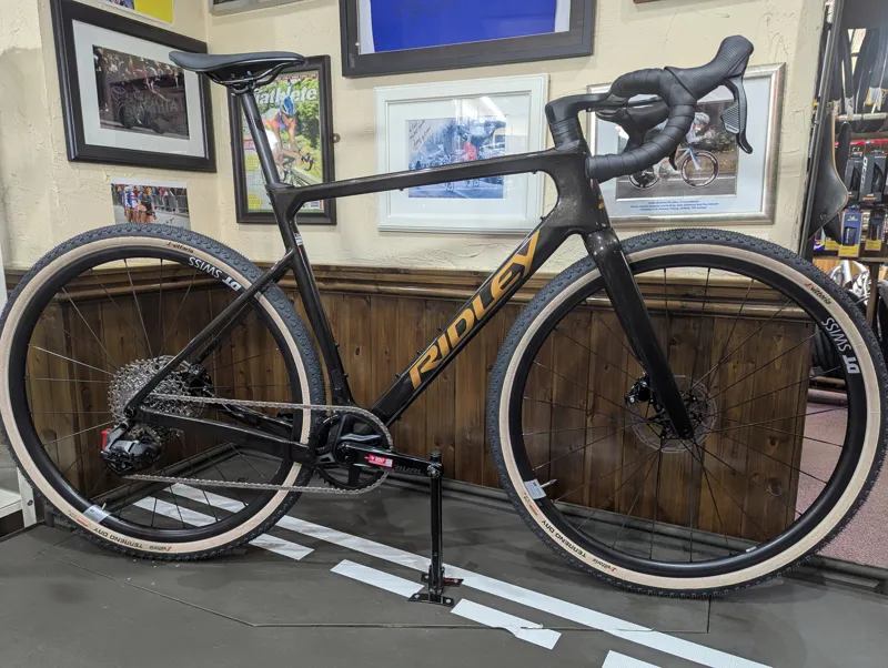 Ridley Astr Rival XPLR Medium in Black Metallic and Bronze Gold