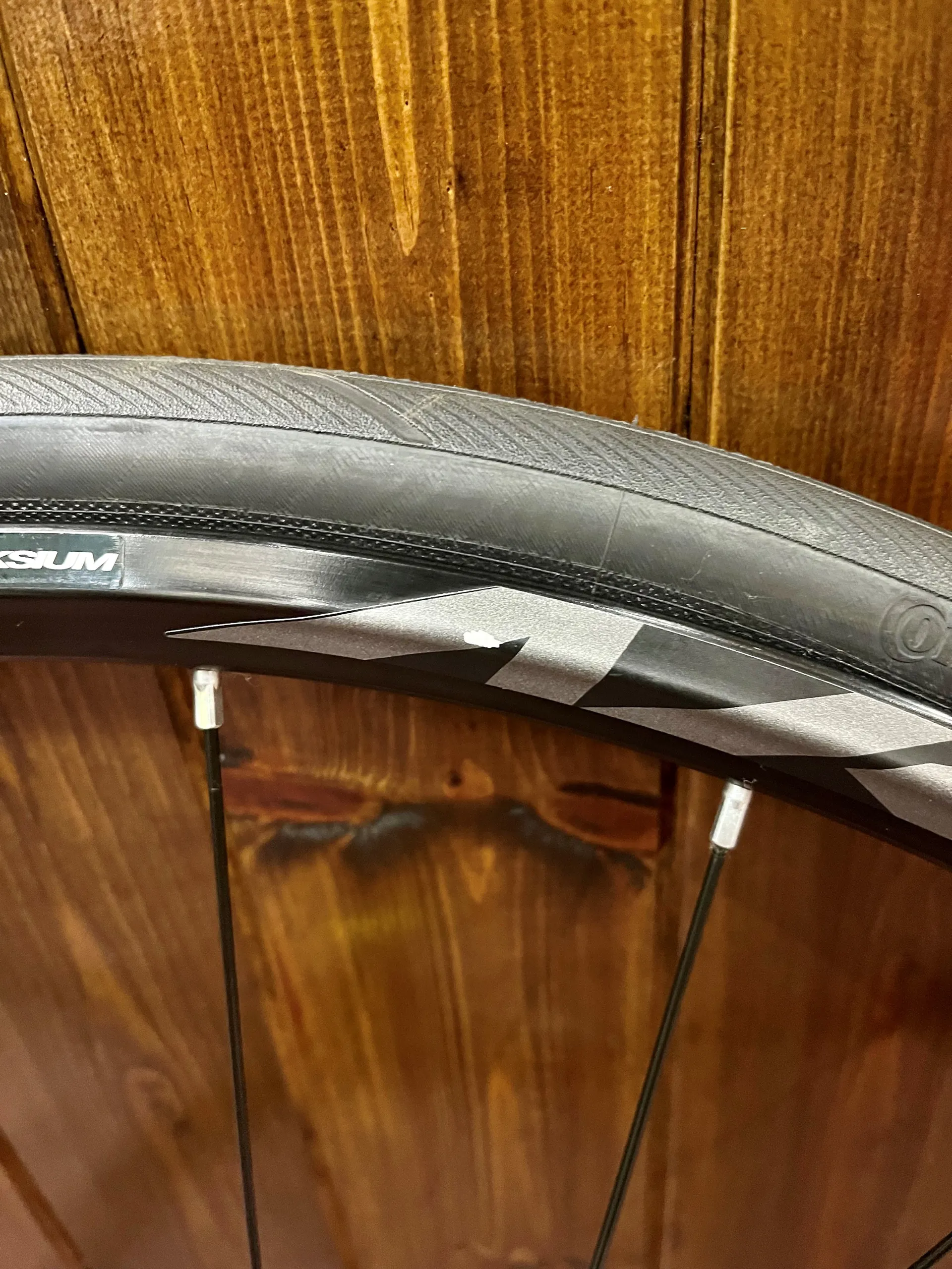 Mavic Aksium front disc wheel CL 100x12mm Continental