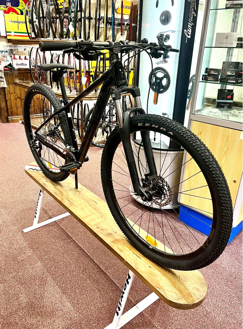 Orbea Onna 40 Mountain Bike Small in Gloss Black-1
