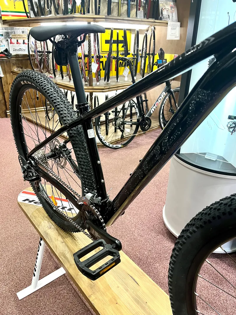 Orbea Onna 40 Mountain Bike Small in Gloss Black-3